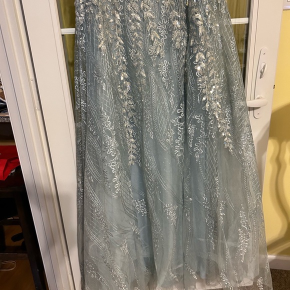 Mac Duggal 16 new with tags - Picture 5 of 8